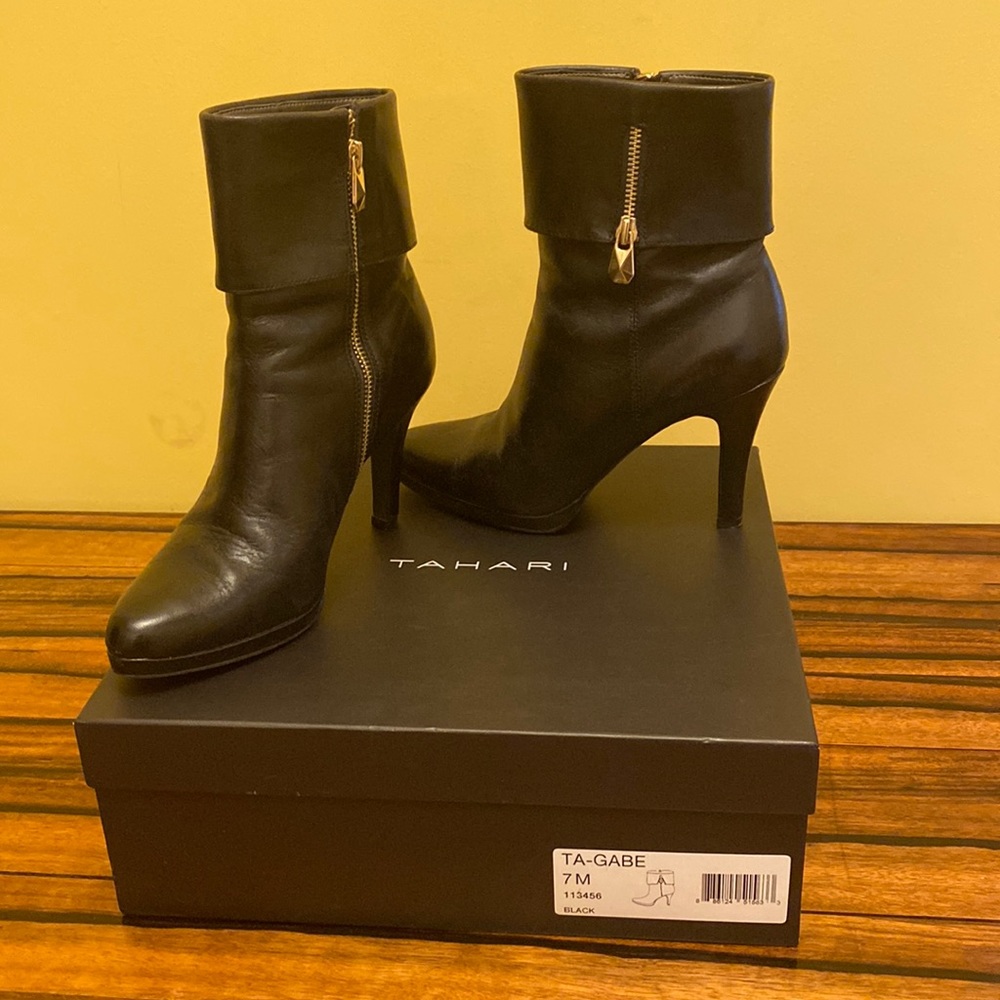 Tahini boots, size 7, black leather with zipper